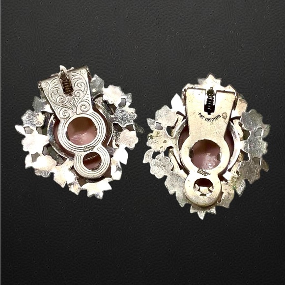 2 Vintage Signed Coro Pink Floral Molded Glass & White Enamel Flower Dress Clips - Picture 5 of 8
